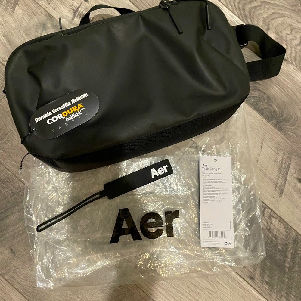 Tech Sling 2
Black